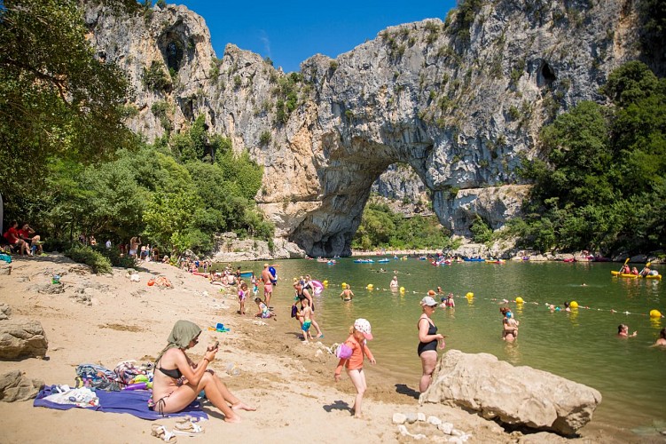 Strand aan de Pont d'Arc