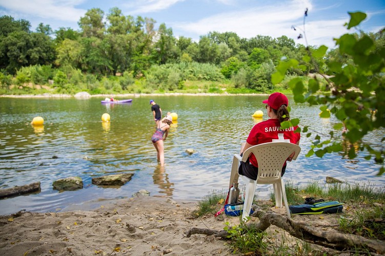 Beach under the bridge at Salavas