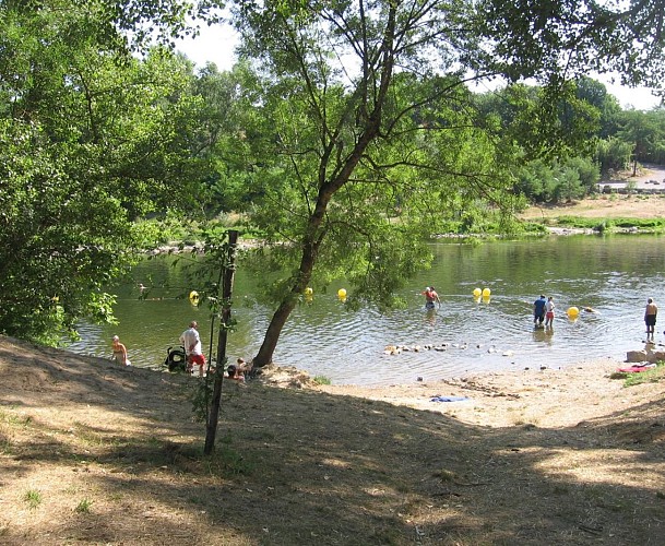Plage aval du Pont de Salavas