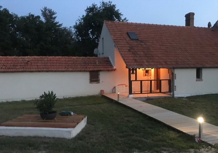 gite-jouy-le-potier-gite-de-la-moriniere-entree