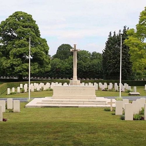 Het Gemeentelijk Kerkhof – Ereperken in nagedachtenis van de soldaten van de hele wereld