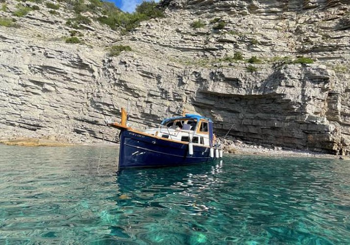 Croisière privée avec capitaine et équipements de sports nautiques inclus - Au départ de Sant Antoni (Ibiza)