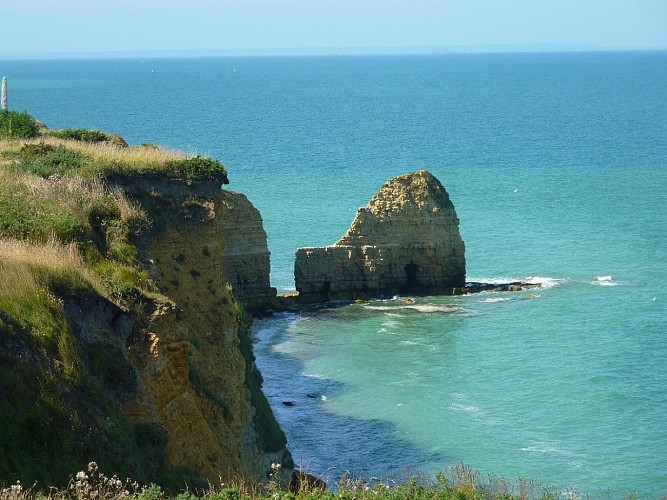 CRICQUEVILLE-BESSIN-POINTEDUHOC-PLAGE-DEBARQUEMENT-PERSONNAGE-PAYSAGE-124102-CALVADOS-TOURISME-LIBRE