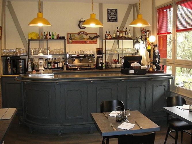 restaurant-la-ferte-saint-aubin-l-eau-a-la-bouche-bar