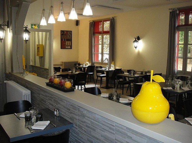 restaurant-la-ferte-saint-aubin-l-eau-a-la-bouche-salle
