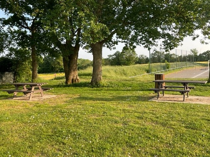 AIRE DE PIQUE-NIQUE SALLE DES SPORTS