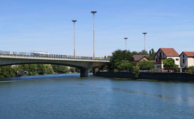 Le viaduc de l'Autoroute A4