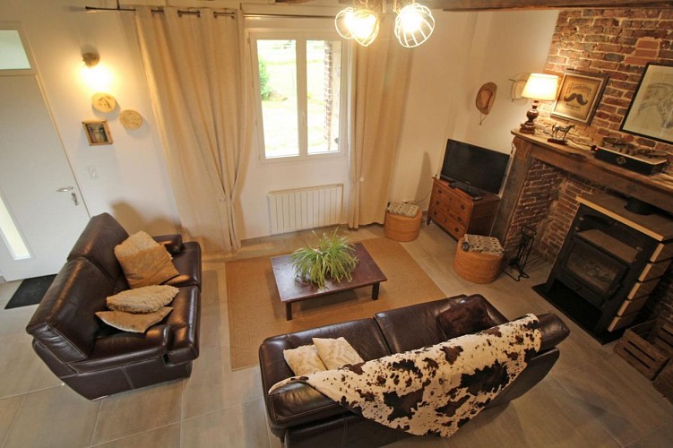 Gîte 'La réserve' à Saint Yrieix la Perche en Haute-Vienne (Nouvelle Aquitaine)
VUE SUR LE SALON DE L'ESCALIER_10