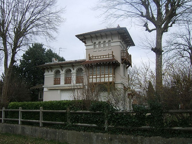 Villa Miraflorès (1 avenue Corot)