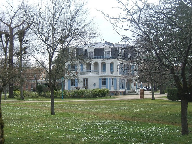 Villa des Pages (40 avenue Horace Vernet)