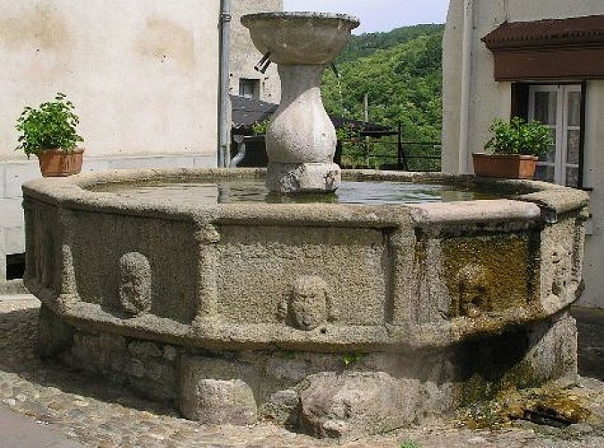 La Fontaine monolithe des Consuls