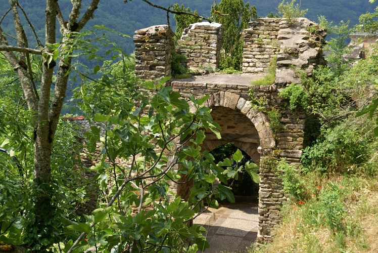 Pique Gate – 13th century