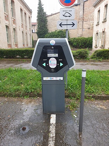 Borne de recharge pour véhicule électrique - Rue des Tanneries