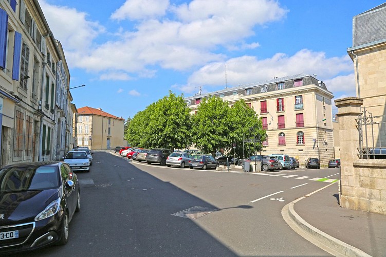 Parking place du gouvernement - gendarmerie