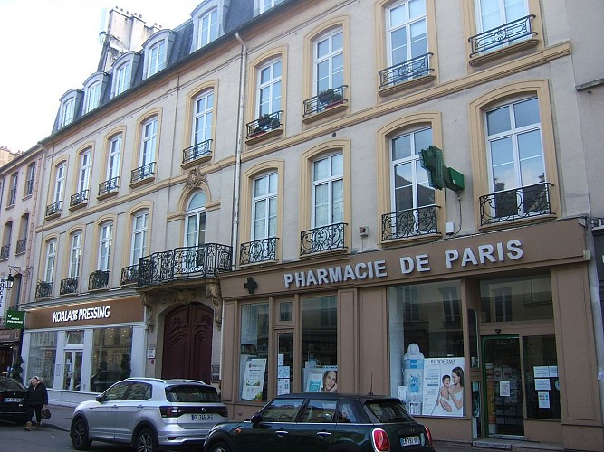 Hôtel de Rochefort (56 rue de Paris)