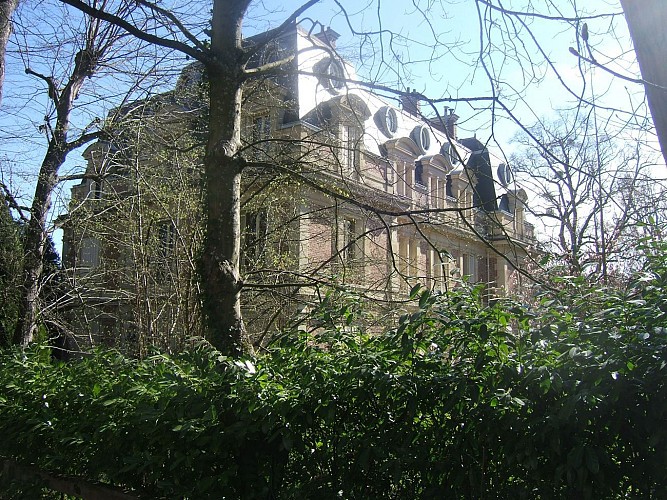 Château des Sources (10 rue du Général Leclerc)