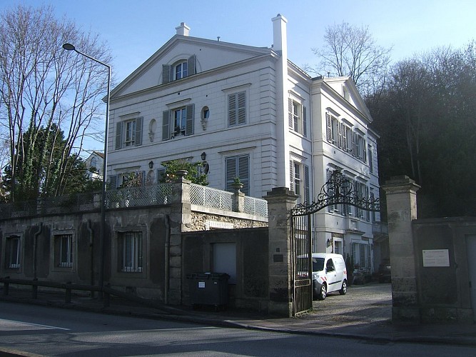 Maison de Mistinguett (3 quai Rennequin Sualem)