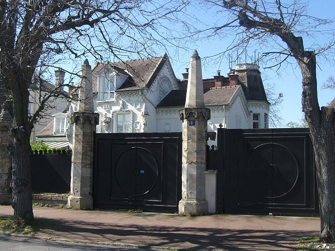 Pavillon Henri IV (4 avenue des Tilleuls à Croissy)