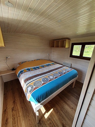 chiche-roulotte-rochavelle-chambre