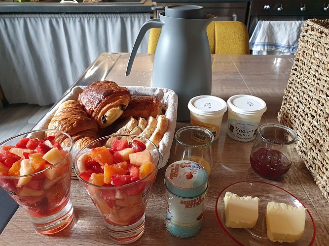 chiche-roulotte-de-rochavelle-petit-dejeuner