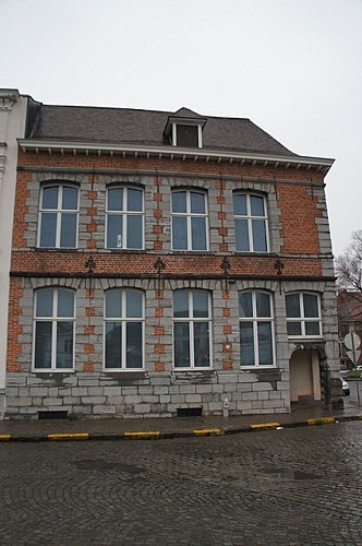 Immeuble, quai Dumon, 1