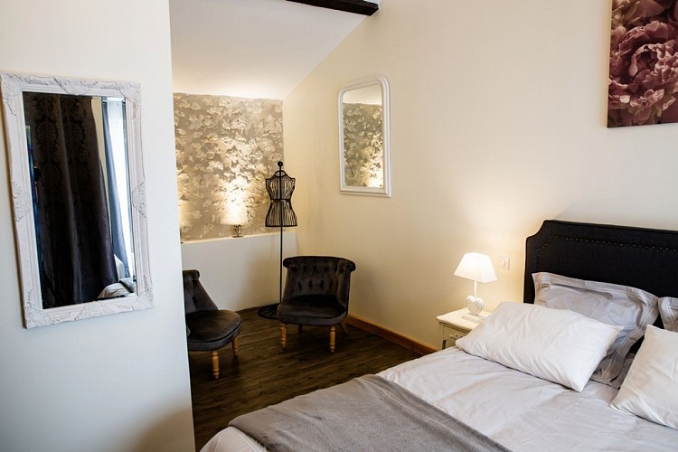 CARRE POURPRE GITE CYRANO