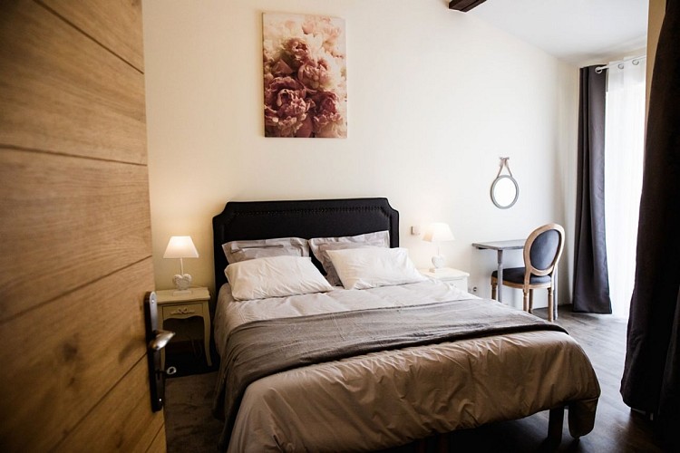 CARRE POURPRE GITE CYRANO