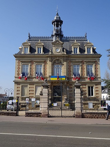 Hôtel de Ville (48 avenue de Longueil)