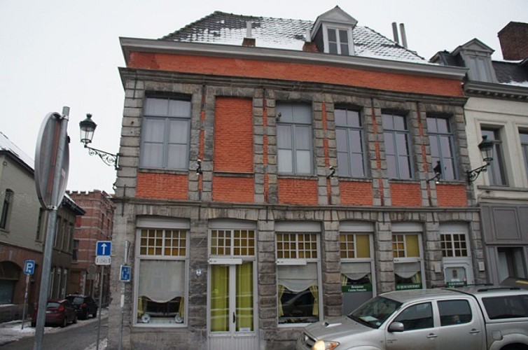 Immeuble, quai Marché-aux-Poissons,  8a et 8b