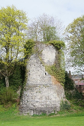 Les tours Saint-Jean et de Marvis