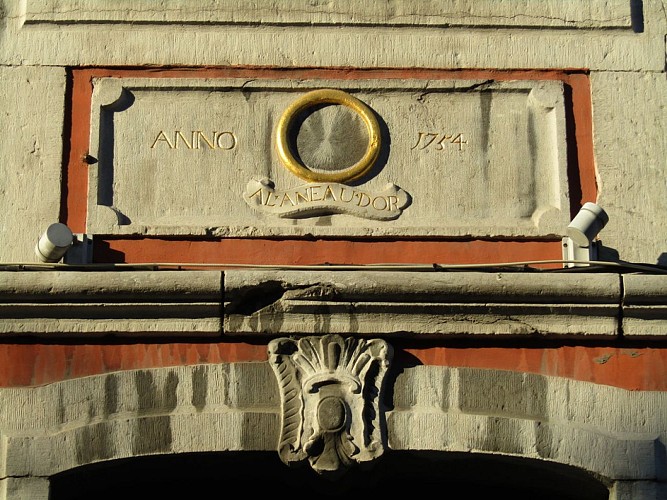 « A l’aneau d’or »