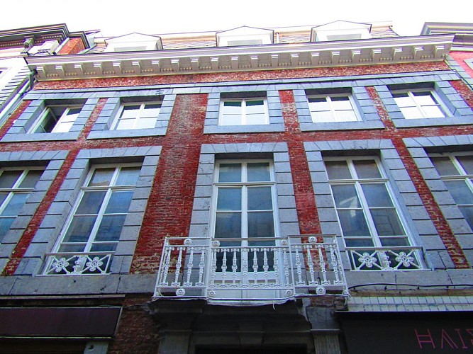 Immeuble, rue Souverain Pont, 12
