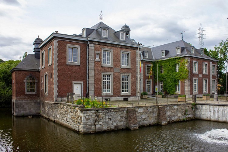 Le château et le parc de Kinkempois ou de Péralta à Angleur