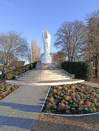 Le Pointil, monument aux morts de la batellerie