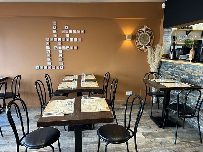 crepetine-courseulles-creperie-interieur-salle-a-manger (7)
