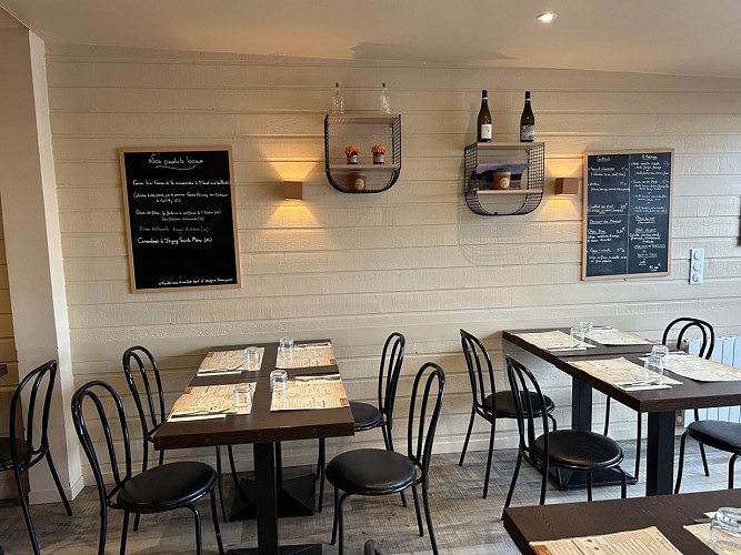 crepetine-courseulles-interieur-creperie