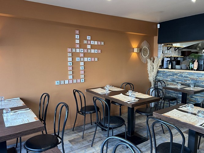 crepetine-courseulles-creperie-interieur-salle-a-manger (4)