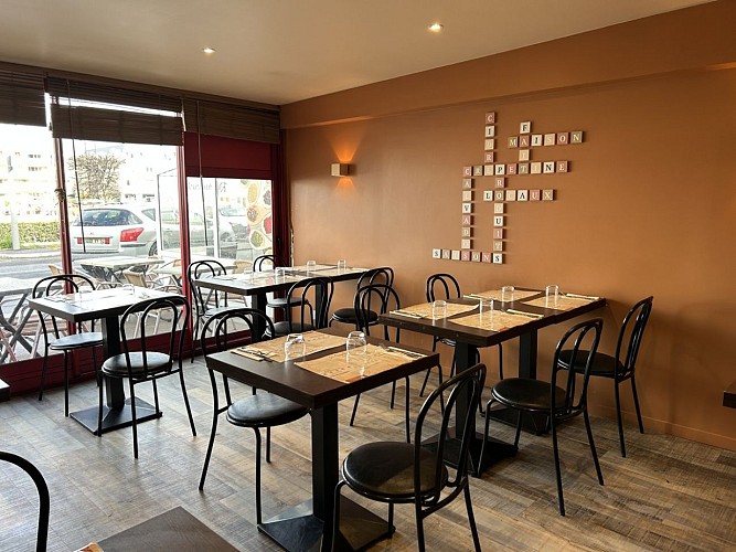 crepetine-courseulles-creperie-interieur-salle-a-manger (5)