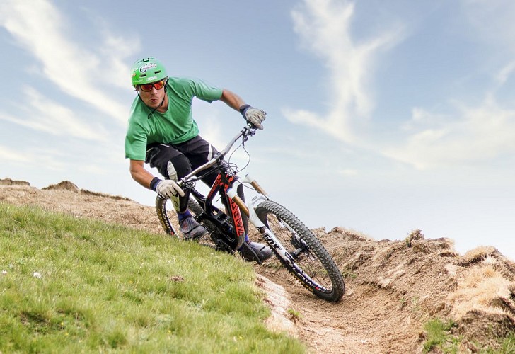 Descente en VTT sur les pistes du Bike Park de La Pierre Saint-Martin