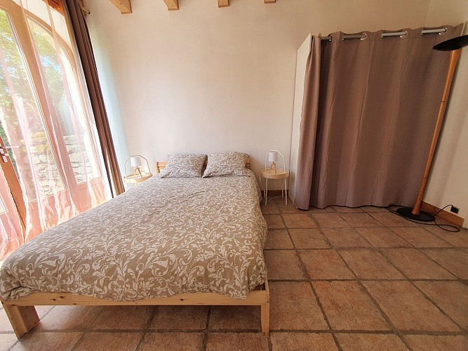 Gîte de la Croix- Saint Sernin du Bois-chambre rez-de-chaussée