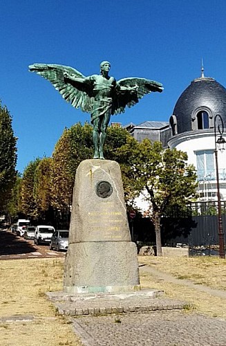 Monument à Santos-Dumont
