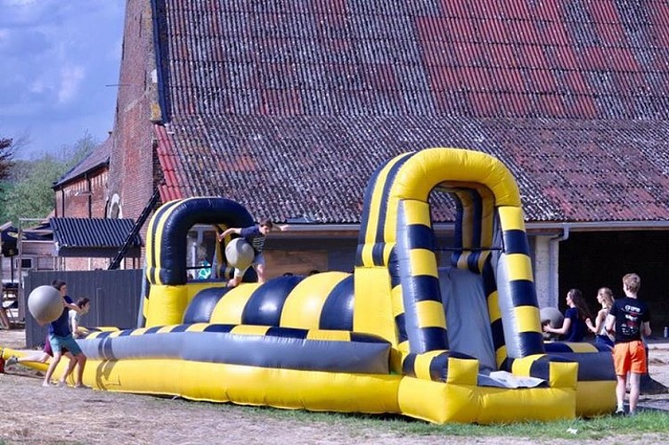 Fermeetcompagnie - chateau gonflable