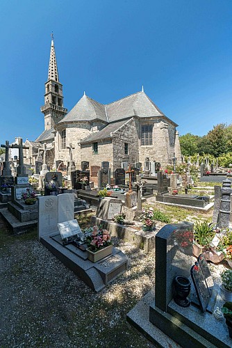 Eglise Saint-Ildut et son cimetière marin