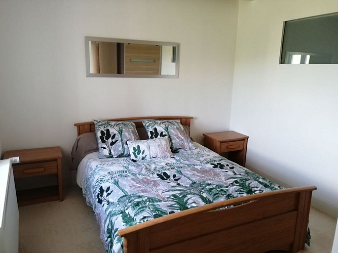 Chambre côté vigne lit 140