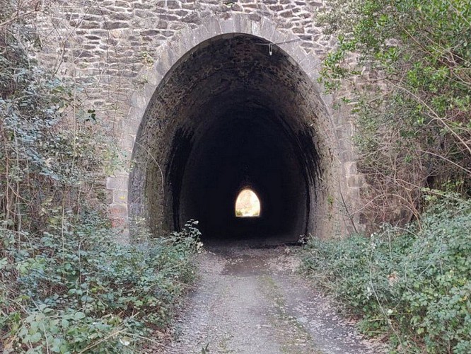 Tunnel sur l'ancienne voie