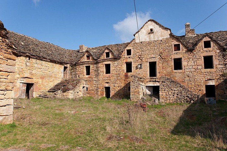 Ancienne ferme fortifiée de Chapieu