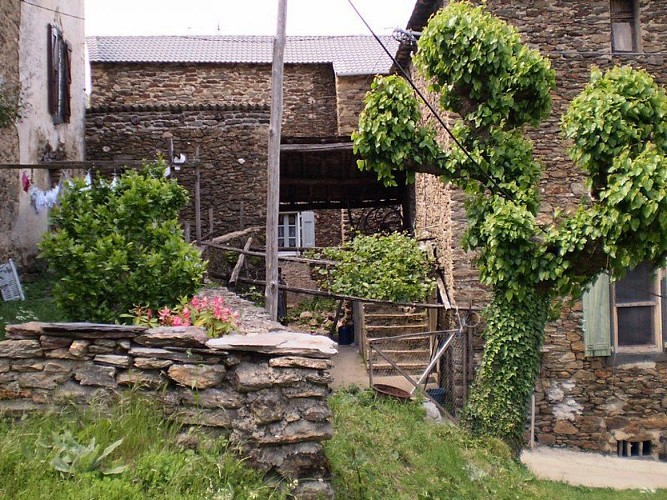 Le hameau de la Béssède