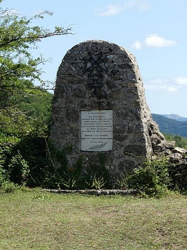 Stèle au col de Mouzoules
