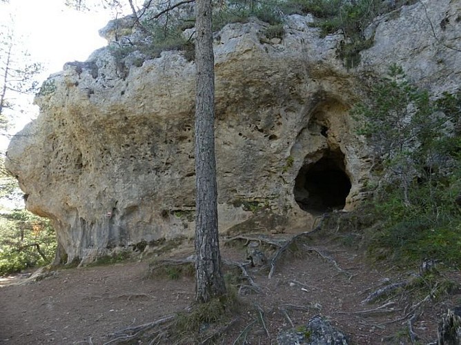 Grotte de l'homme mort