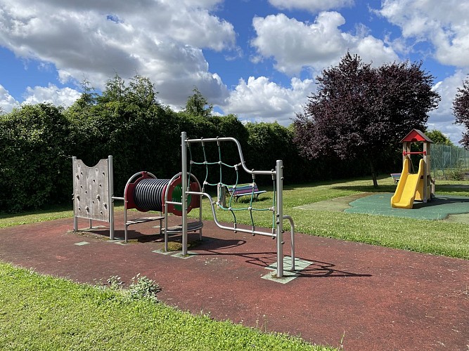 City Stade, Aire de Jeux, Courts de Tennis et Espace Fitness